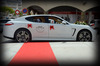 Porsche Blanche et Tapis Rouge